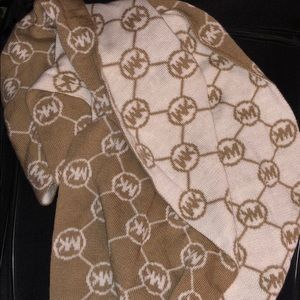 Michael Kors reversible scarf